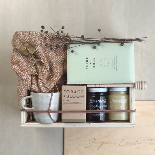 Custom Gift Boxes, ready-to-ship gift boxes, online gift boxes and hampers, NZ-made gifts, thank you gift ideas, new baby gift set, birthday gifts, personalised gift ideas, honey and tea lovers