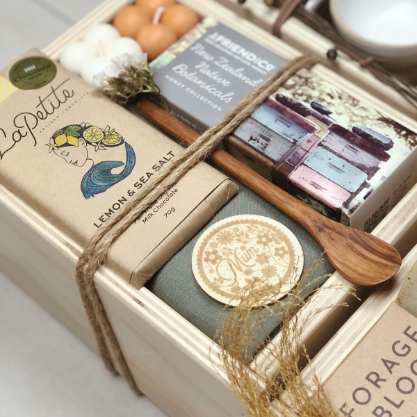 Custom Gift Boxes, ready-to-ship gift boxes, online gift boxes and hampers, NZ-made gifts, thank you gift ideas, new baby gift set, birthday gifts, personalised gift ideas