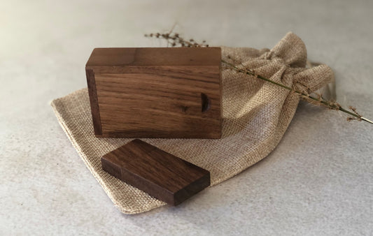 Walnut Mini Box + USB set with engraving - Bespoke Gift Boxes